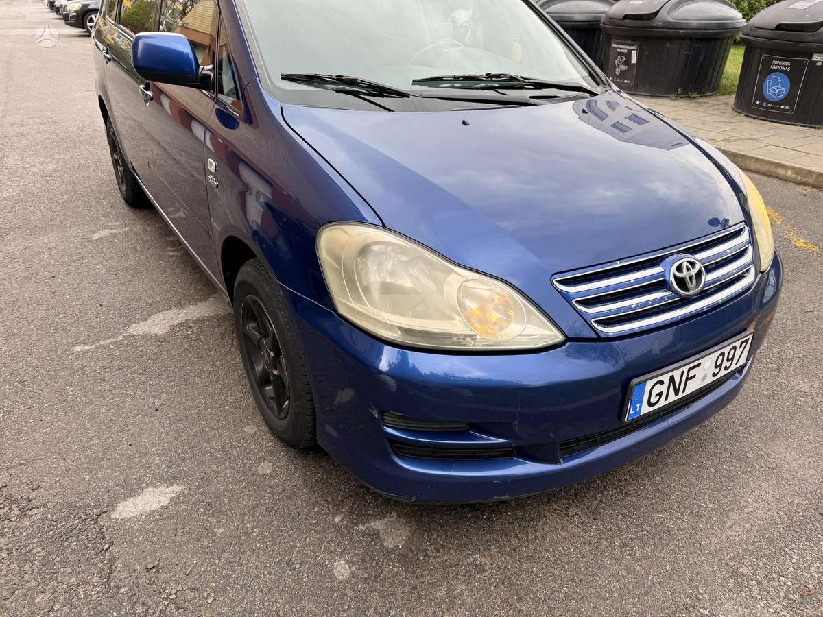 Toyota Avensis Verso - 3