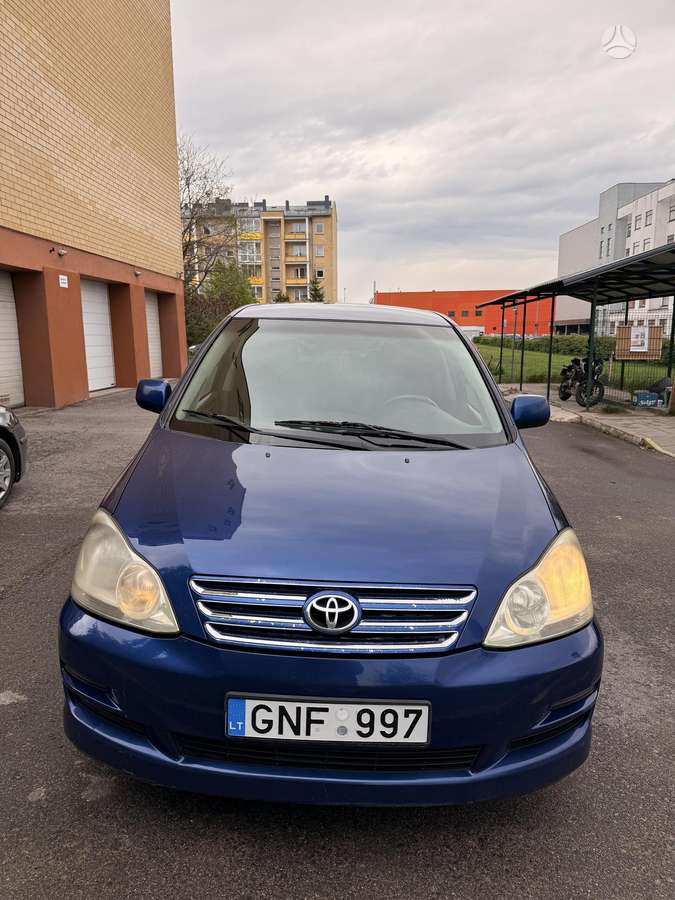 Toyota Avensis Verso - 4