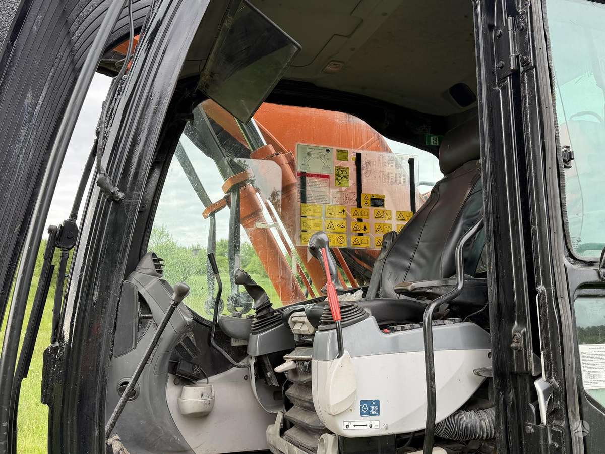 Hitachi ZX210LC-6, экскаваторы
