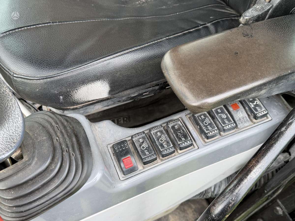 Hitachi ZX210LC-6, экскаваторы