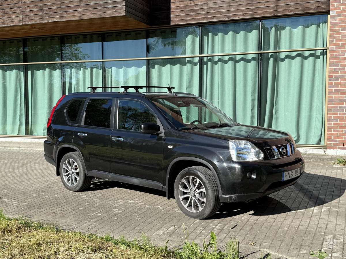 Nissan X-Trail, 2.0 l., off-road / crossover
