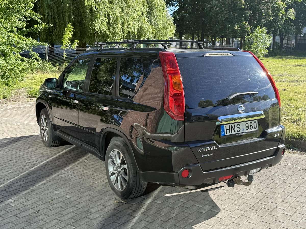 Nissan X-Trail, 2.0 l., off-road / crossover