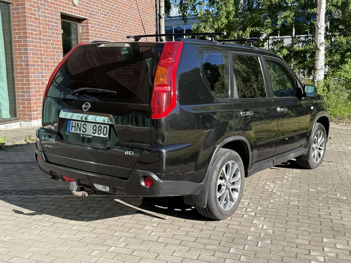 Nissan X-Trail, 2.0 l., off-road / crossover