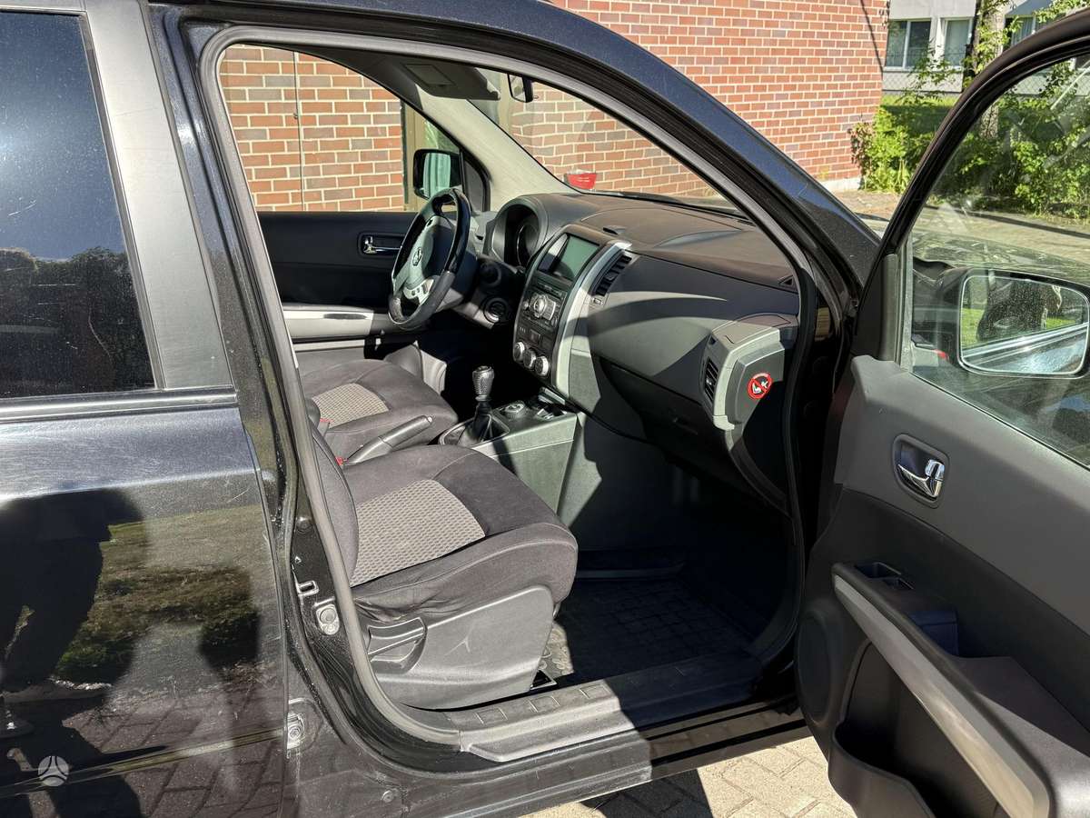 Nissan X-Trail, 2.0 l., off-road / crossover