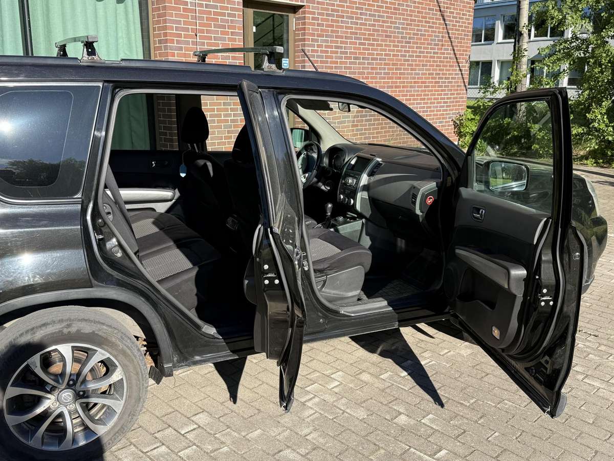 Nissan X-Trail, 2.0 l., off-road / crossover