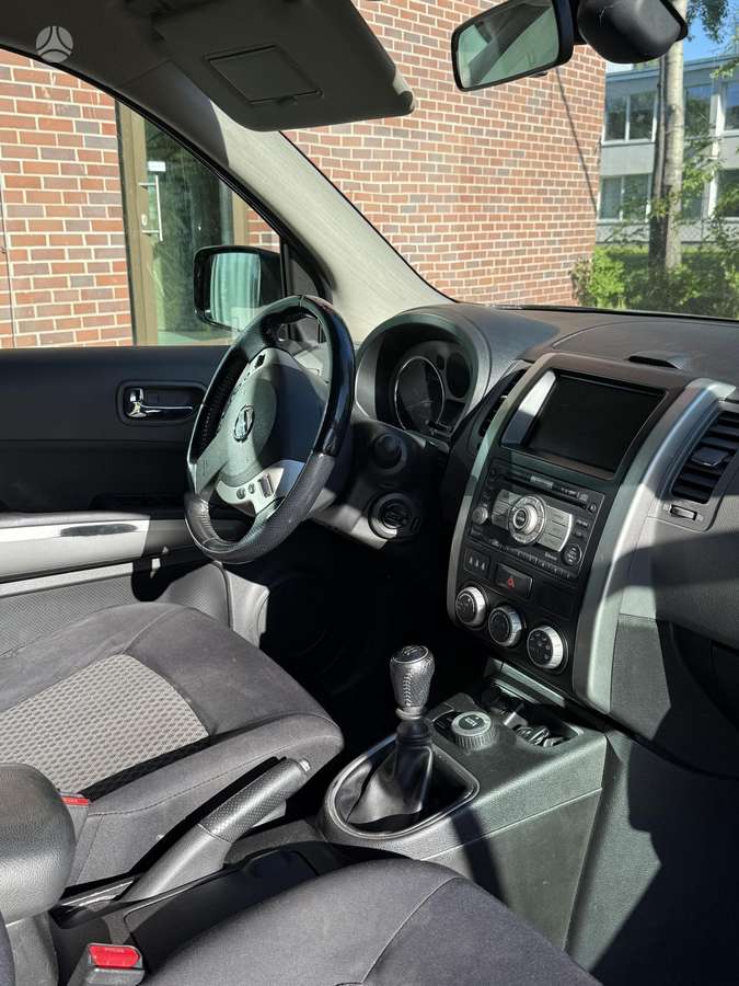 Nissan X-Trail, 2.0 l., off-road / crossover
