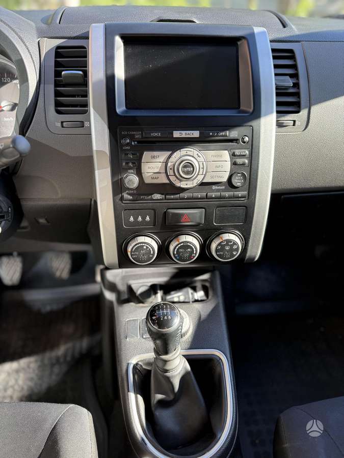 Nissan X-Trail, 2.0 l., off-road / crossover