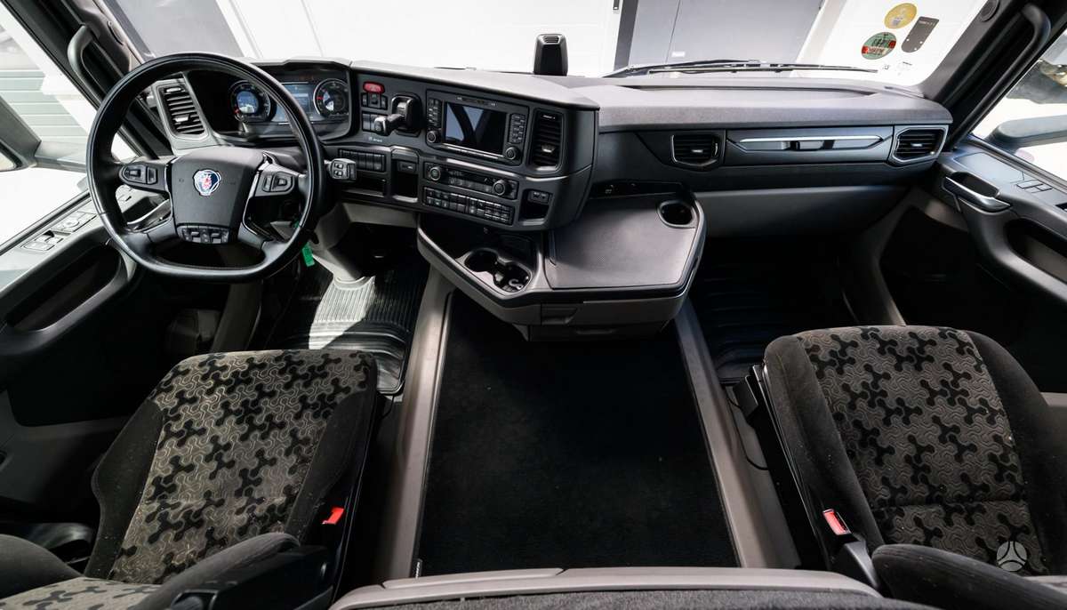 Scania R460, double sleeper