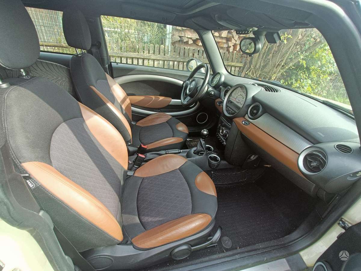 Mini Cooper, 1.6 l., hatchback