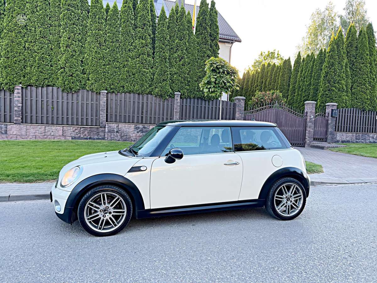 Mini Cooper, 1.6 l., hatchback