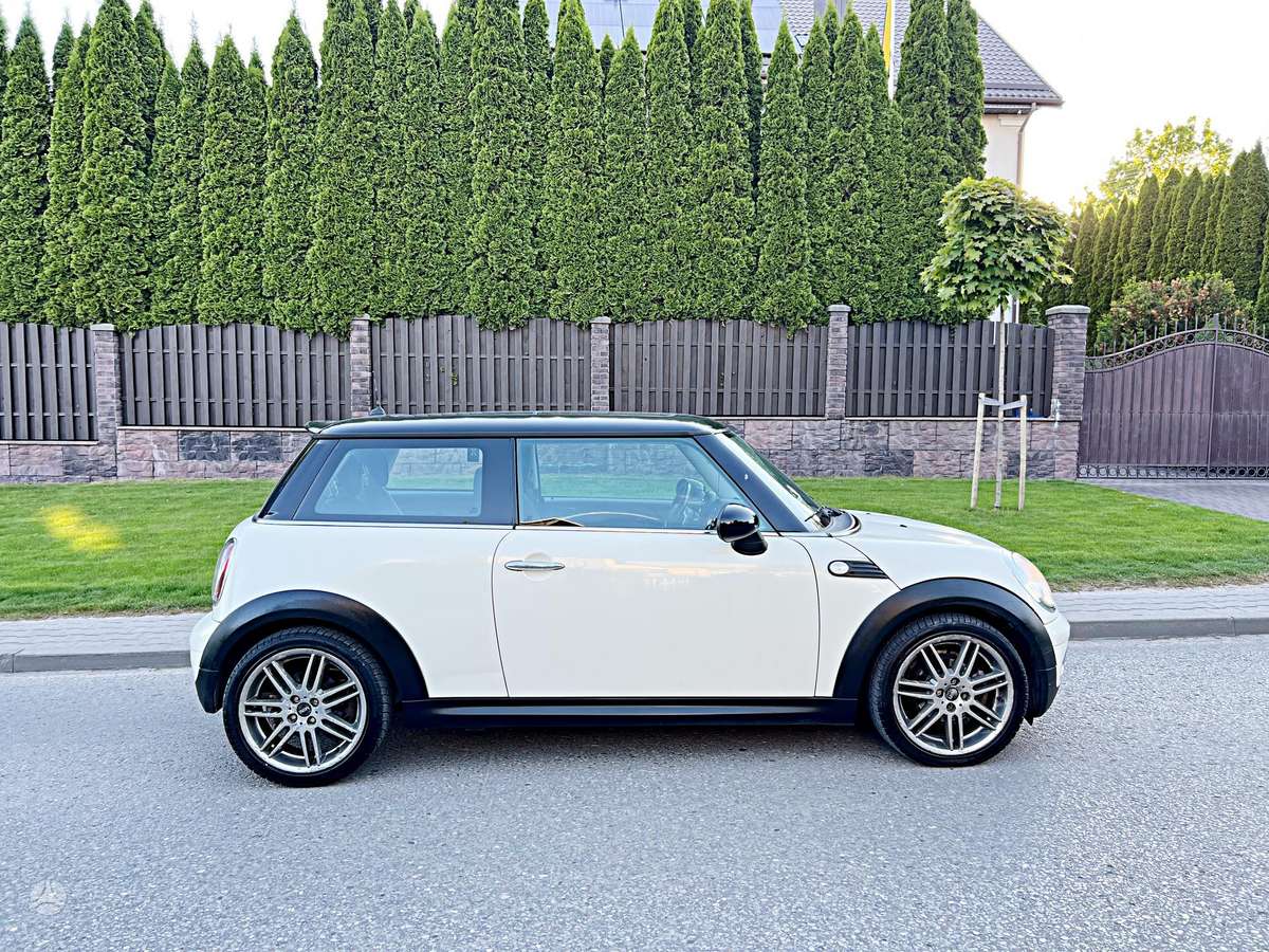 Mini Cooper, 1.6 l., hatchback