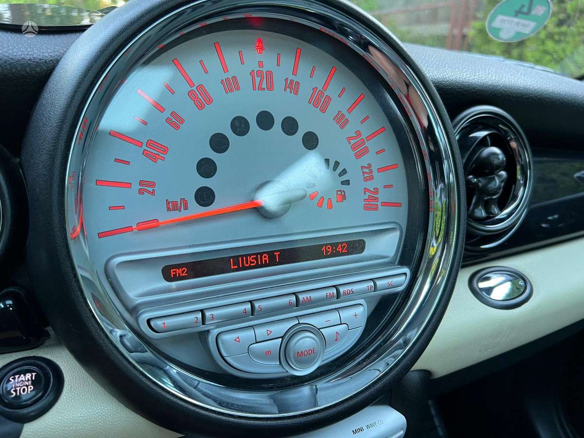 Mini Cooper, 1.6 l., hatchback