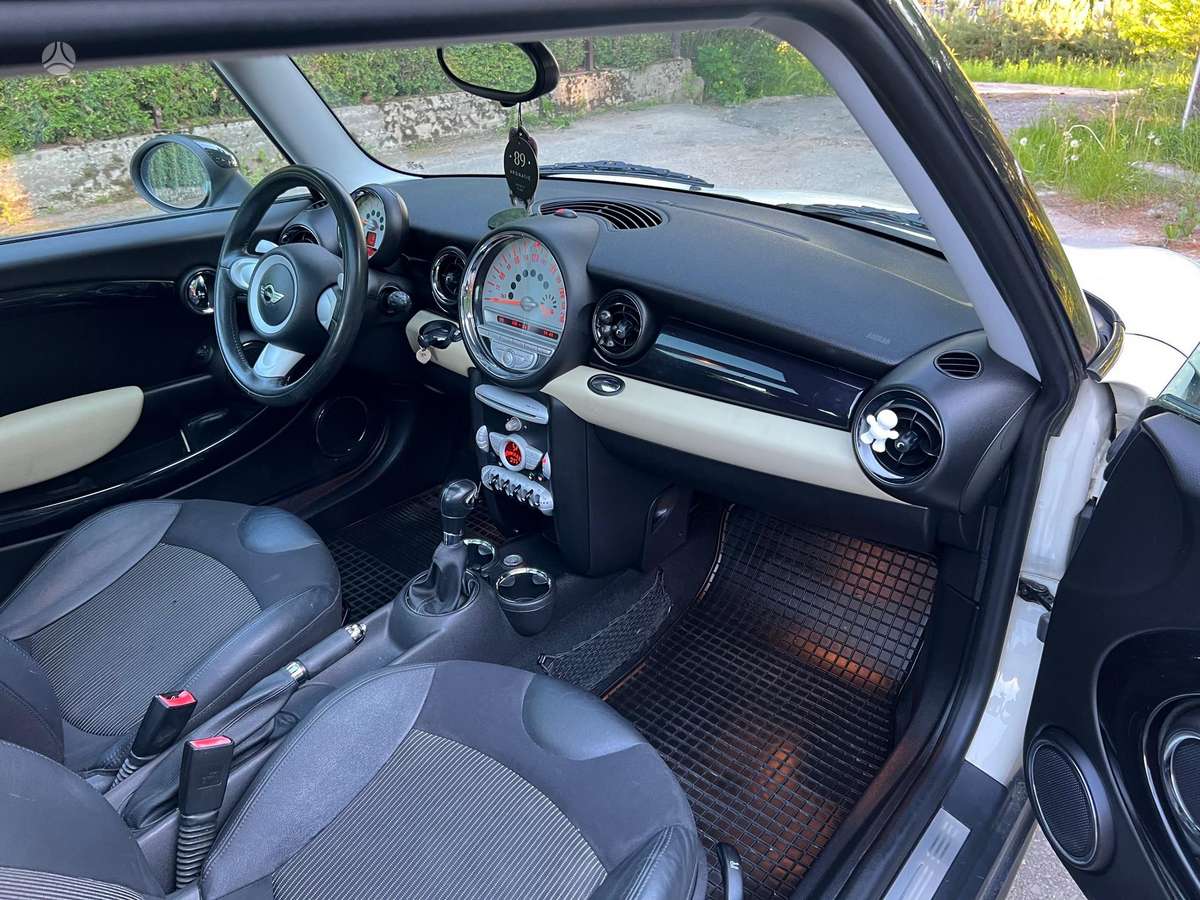 Mini Cooper, 1.6 l., hatchback