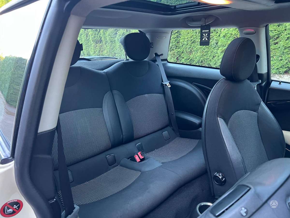 Mini Cooper, 1.6 l., hatchback