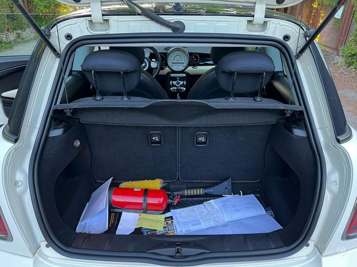 Mini Cooper, 1.6 l., hatchback