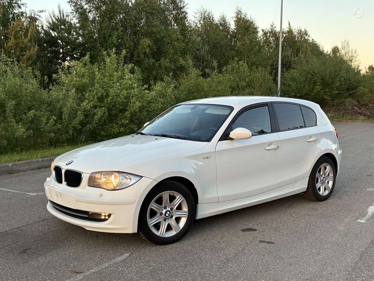 BMW 120, hatchback