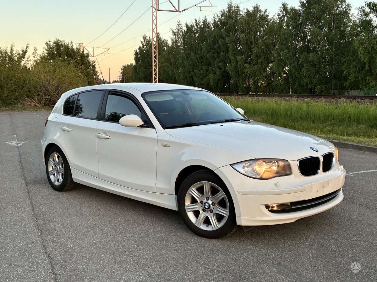 BMW 120, hatchback