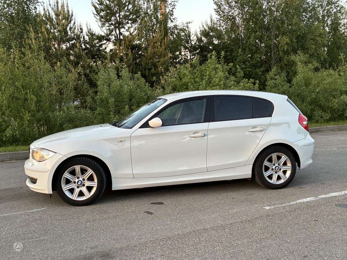 BMW 120, hatchback