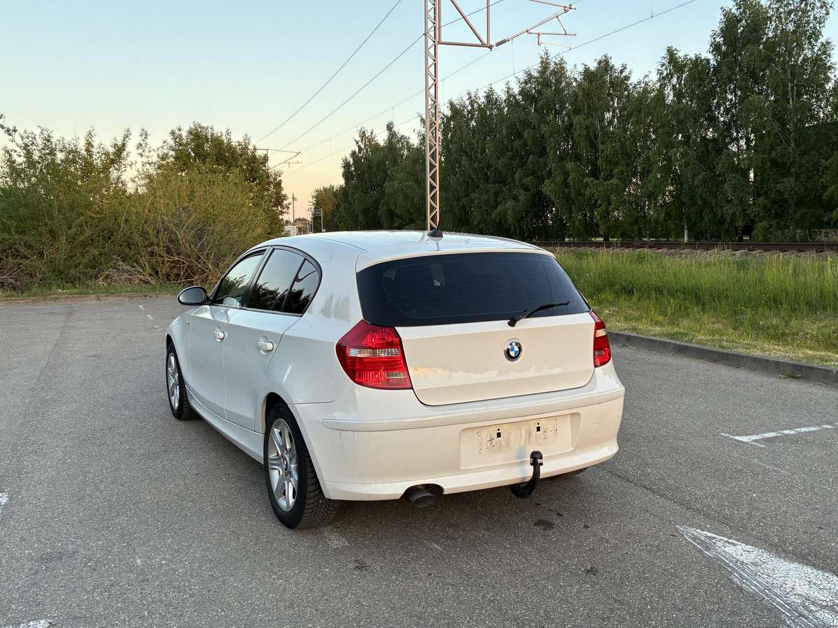 BMW 120, hatchback