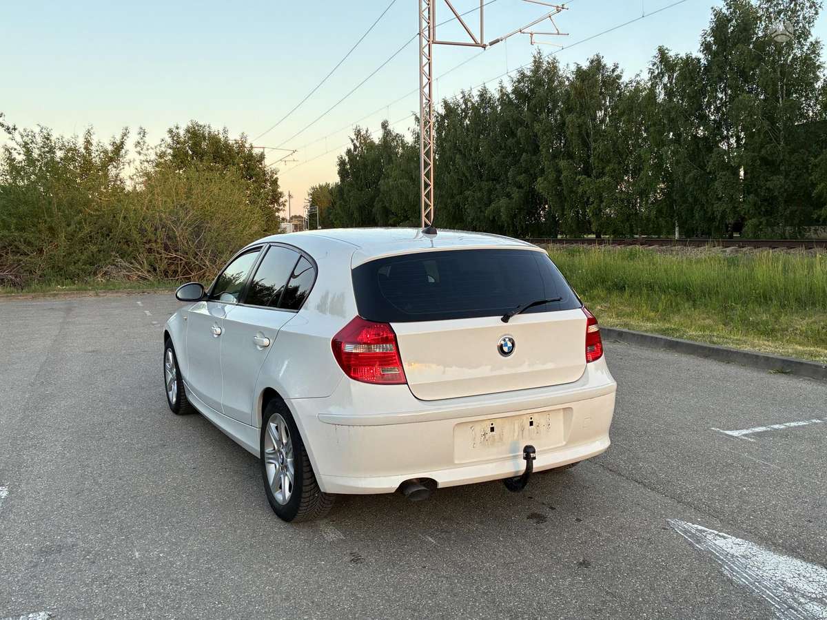 BMW 120, Хэтчбек