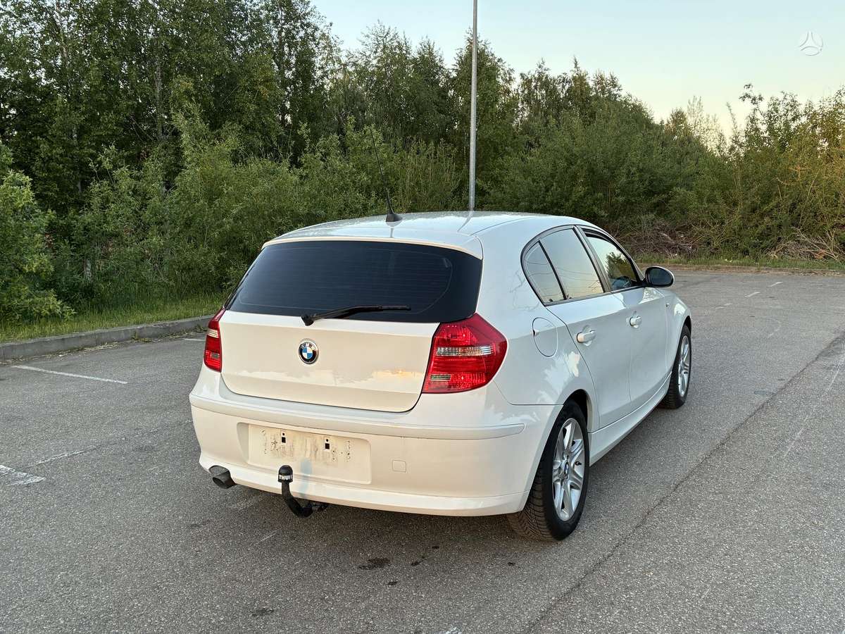 BMW 120, hatchback