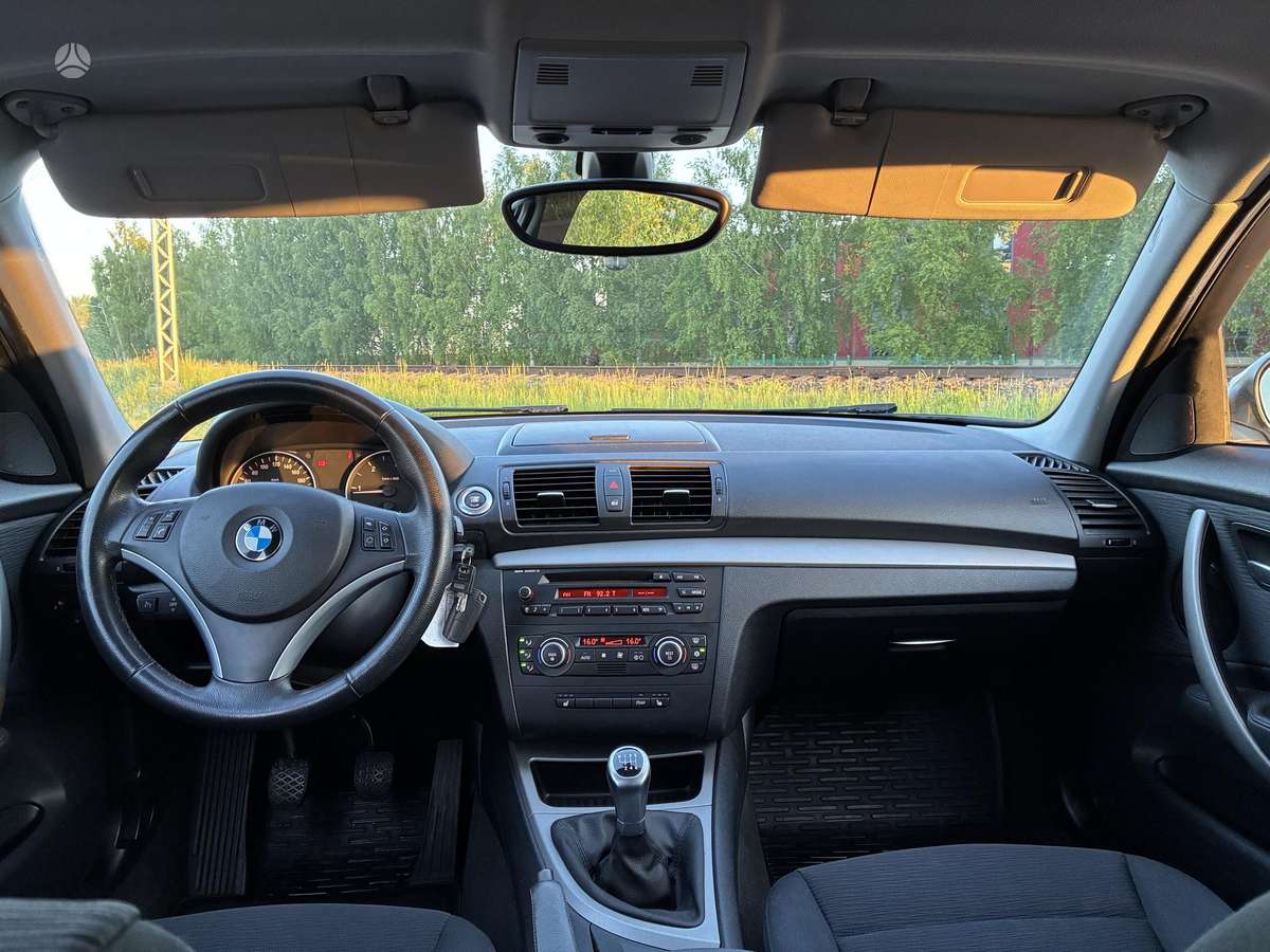 BMW 120, hatchback