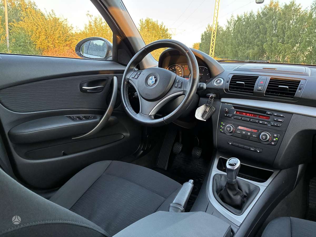 BMW 120, hatchback