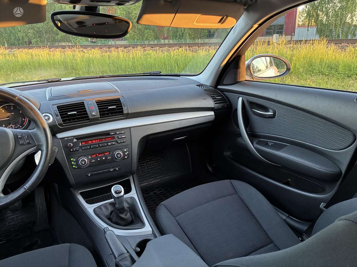 BMW 120, hatchback