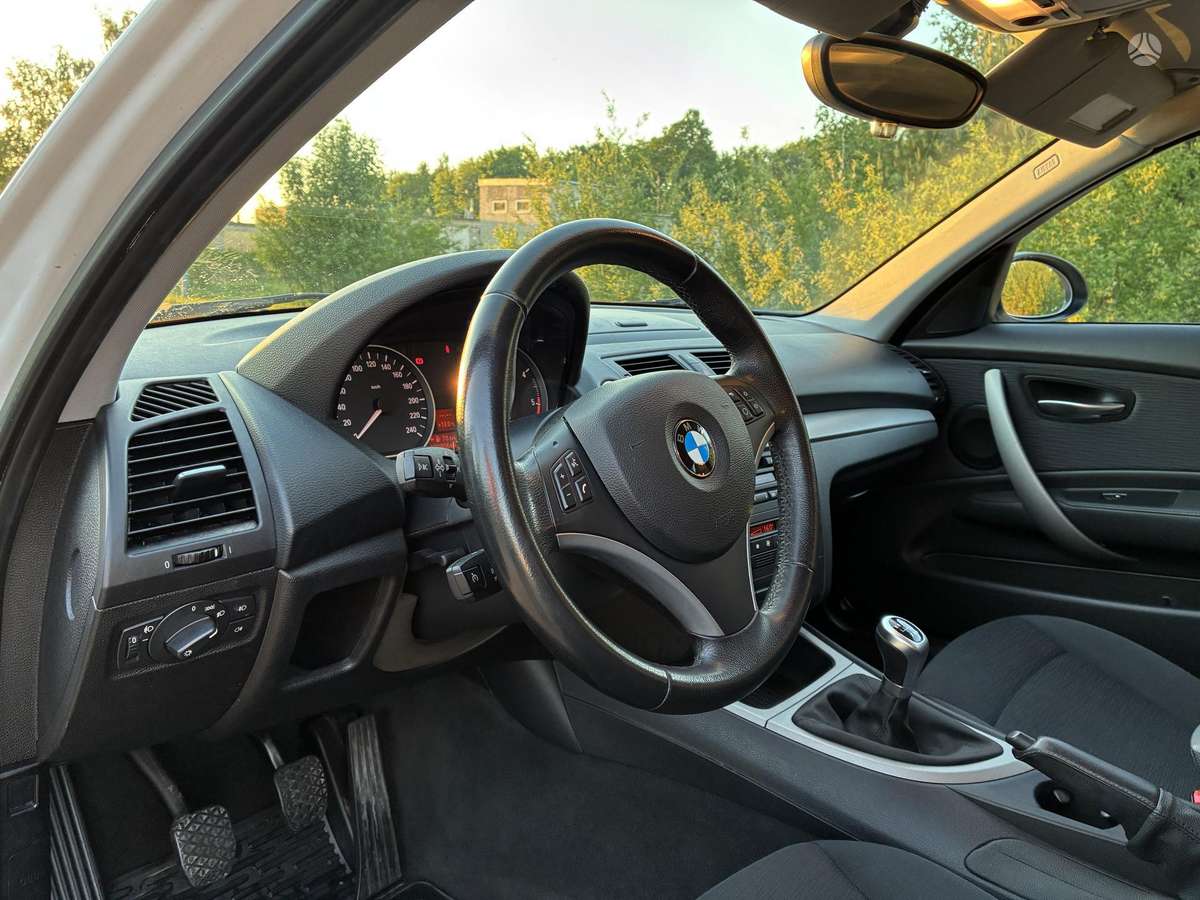 BMW 120, hatchback