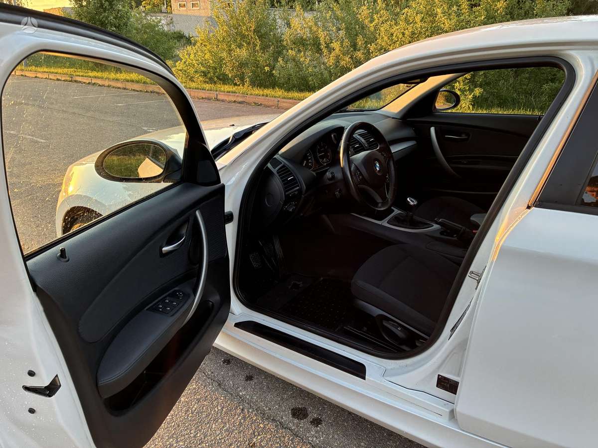 BMW 120, hatchback