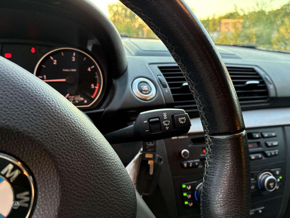 BMW 120, hatchback