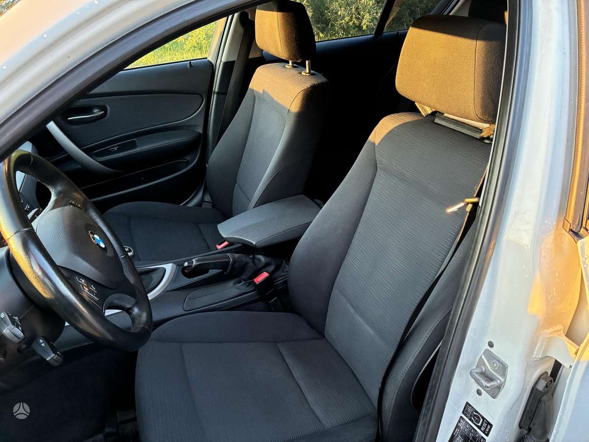 BMW 120, hatchback