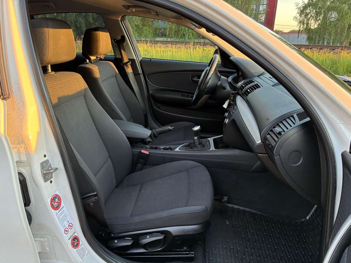 BMW 120, hatchback