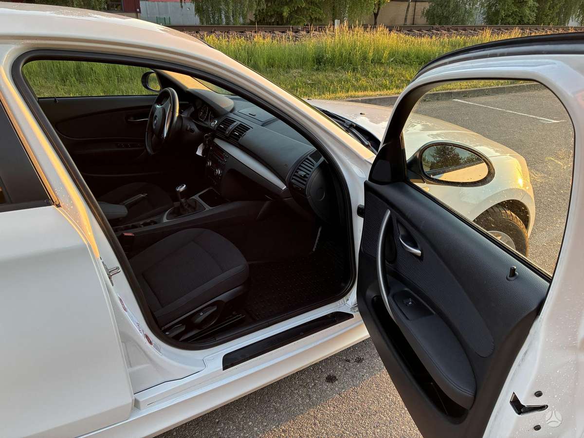 BMW 120, hatchback