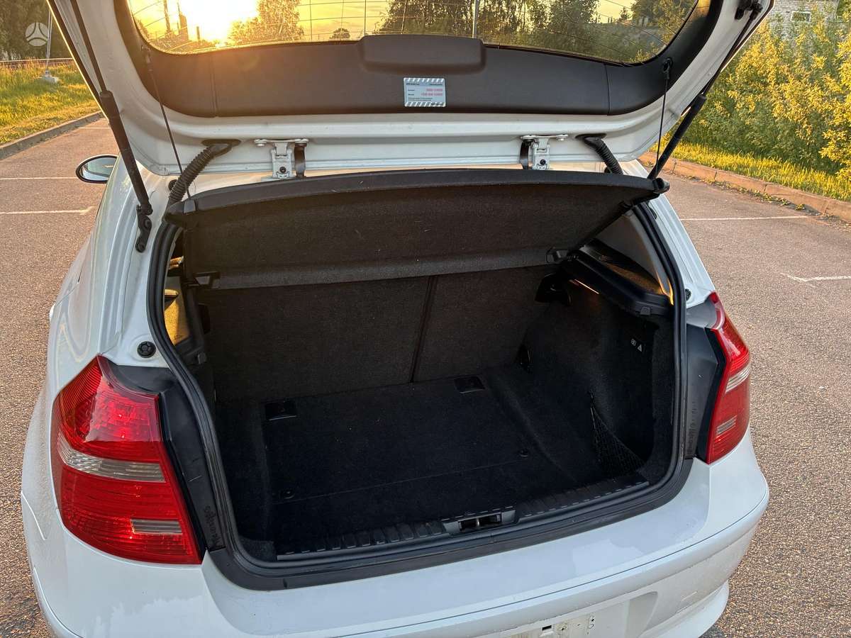 BMW 120, hatchback