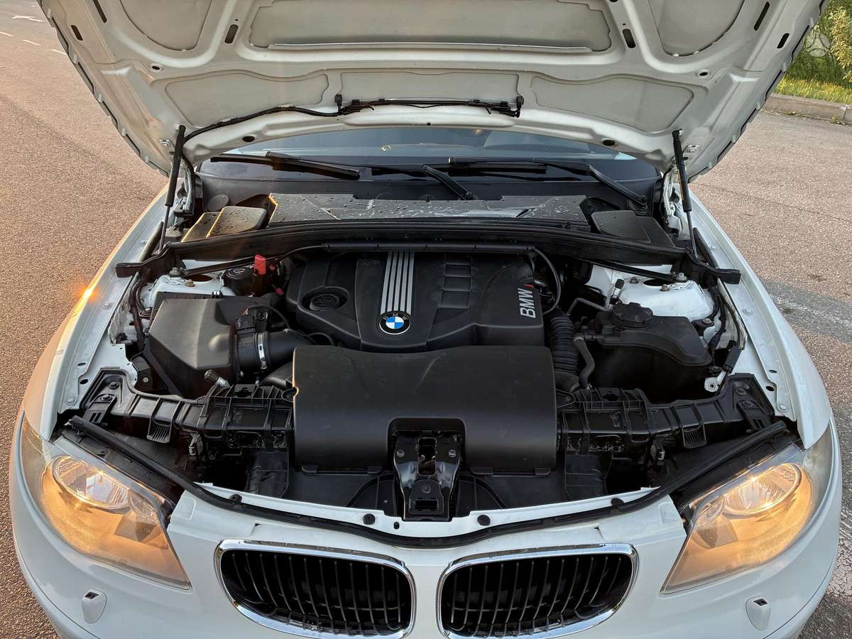 BMW 120, hatchback