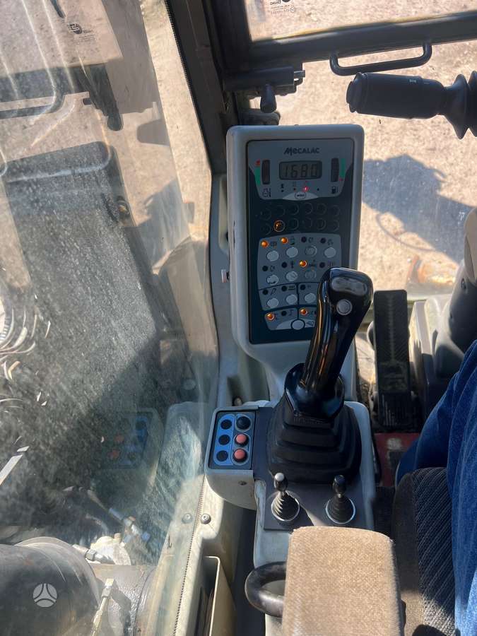 Mecalac 12MTX, ekskavatoriai
