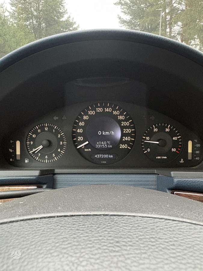 Mercedes-Benz E200, 2.2 l., Седан