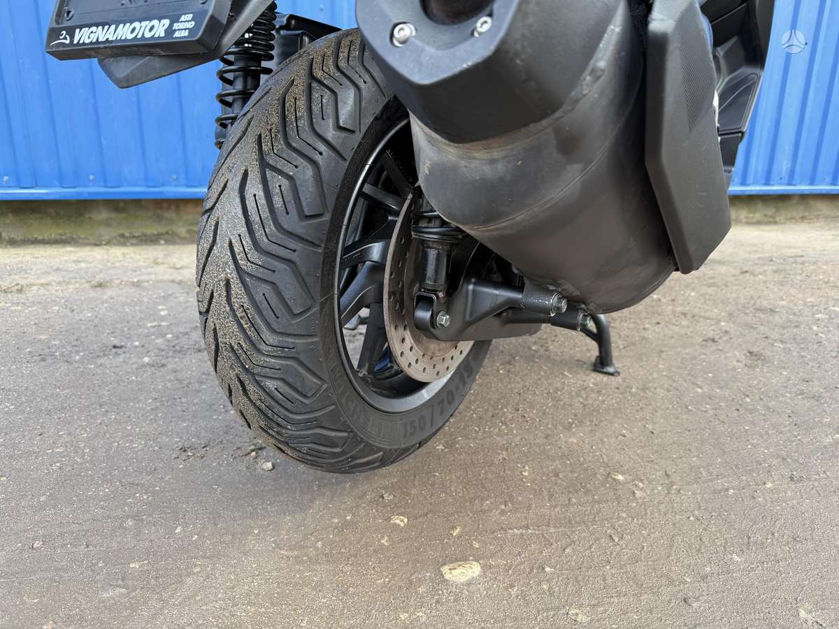 Yamaha X-max 400cc, scooters / mopeds
