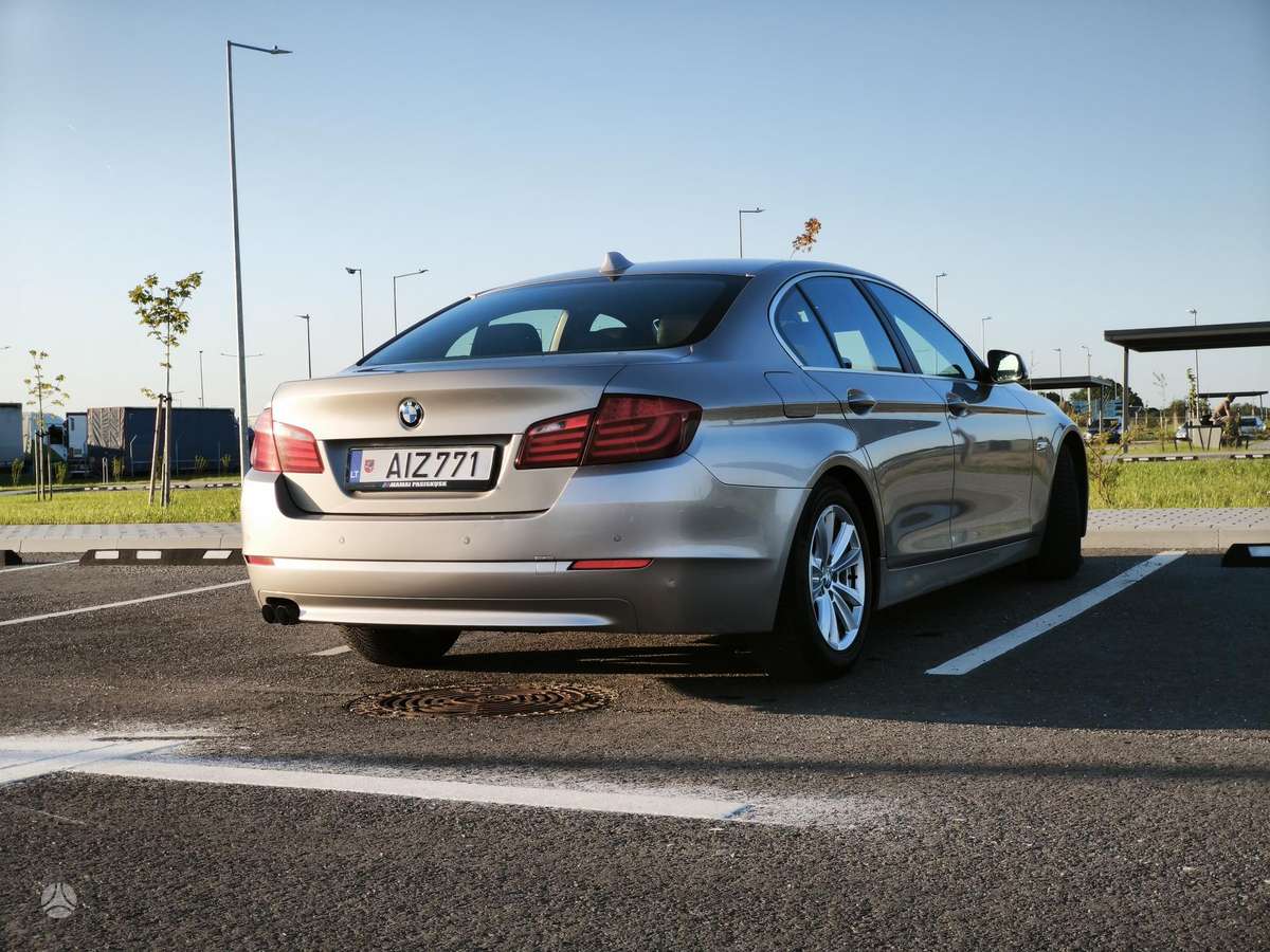 BMW 520, saloon / sedan