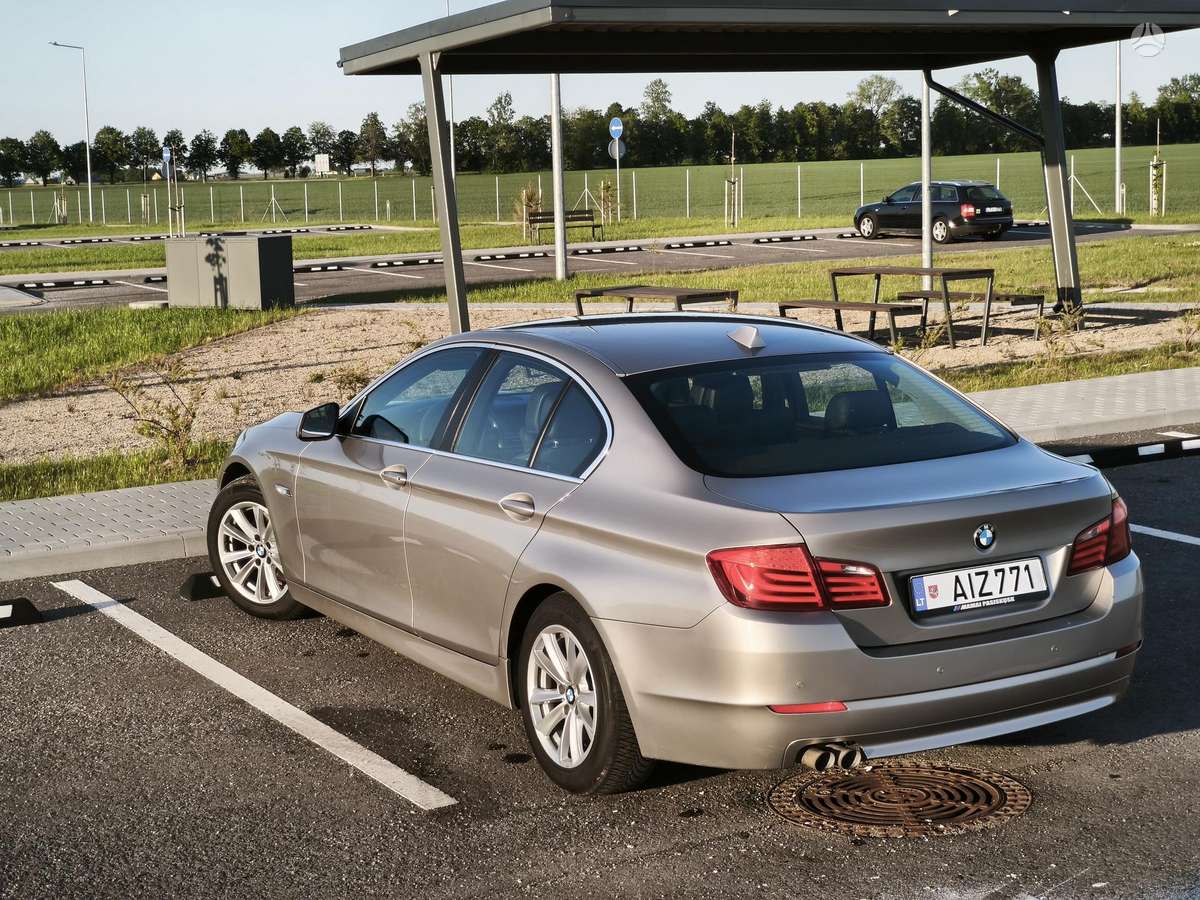 BMW 520, Седан