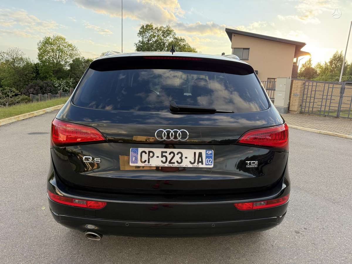 Audi Q5, 2.0 l., off-road / crossover