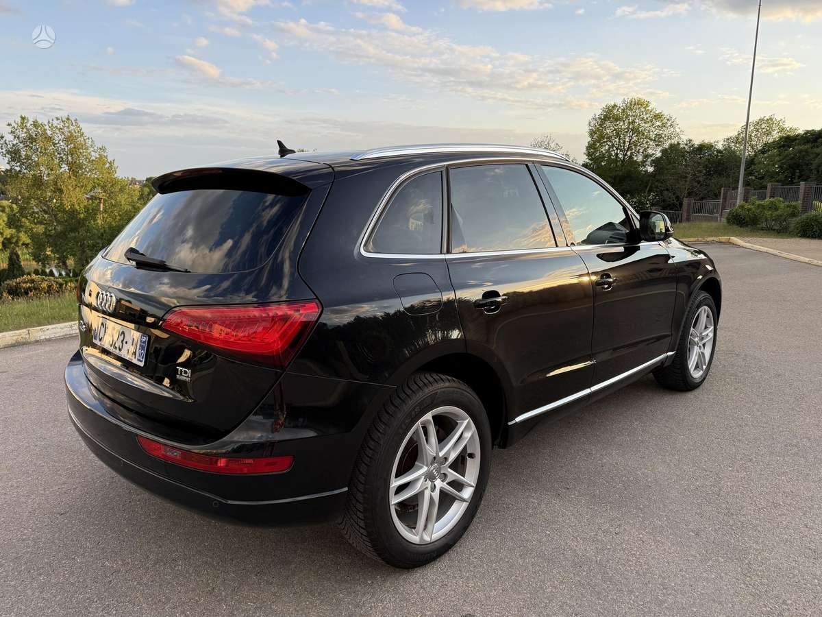 Audi Q5, 2.0 l., off-road / crossover