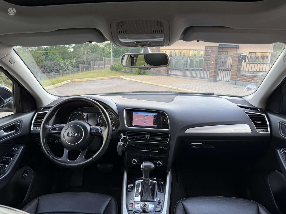 Audi Q5, 2.0 l., off-road / crossover