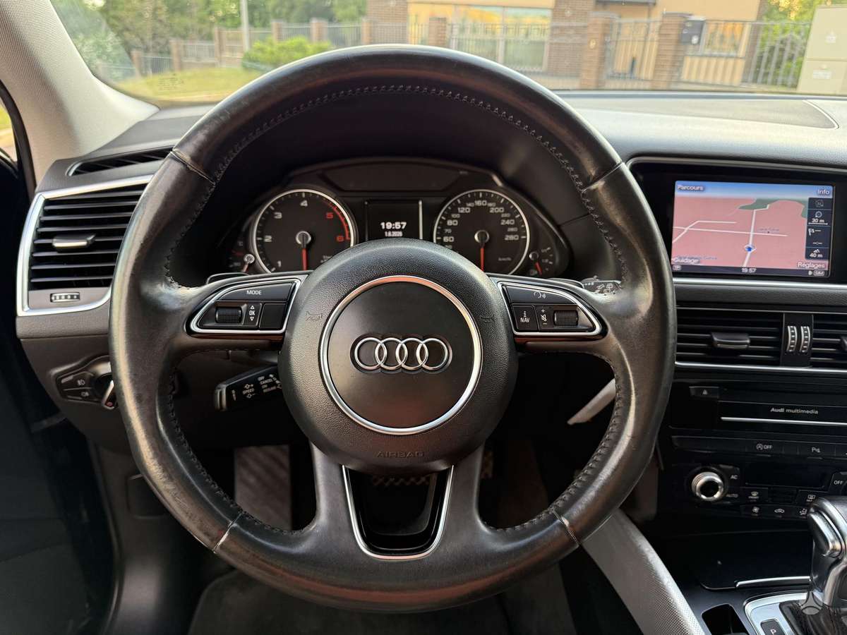 Audi Q5, 2.0 l., off-road / crossover