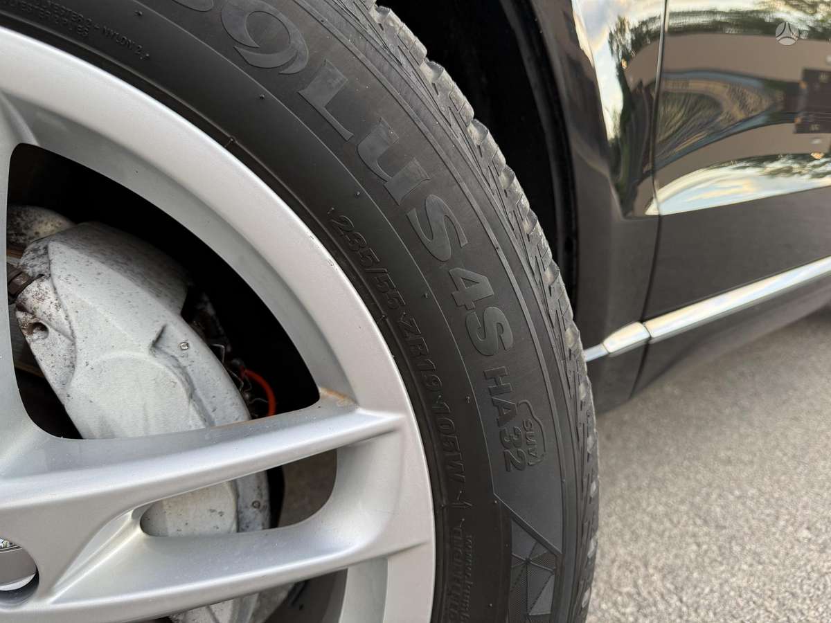 Audi Q5, 2.0 l., off-road / crossover
