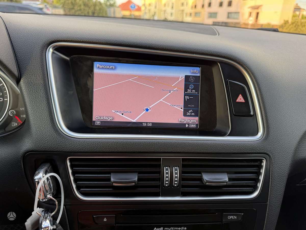 Audi Q5, 2.0 l., Внедорожник / Кроссовер
