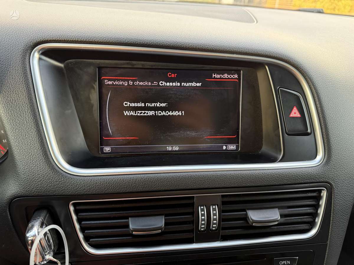 Audi Q5, 2.0 l., off-road / crossover
