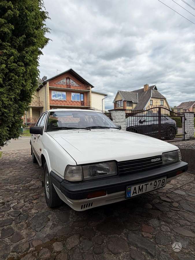 Mazda 626, 1.6 l., Седан