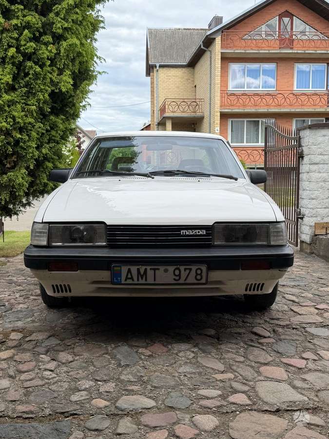 Mazda 626, 1.6 l., Седан